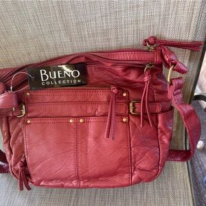 New with tags Bueno purse. Retails for $68.